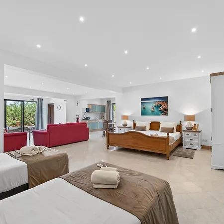 Quinta Dos Loendros By Algarve Holidays لاغوا
